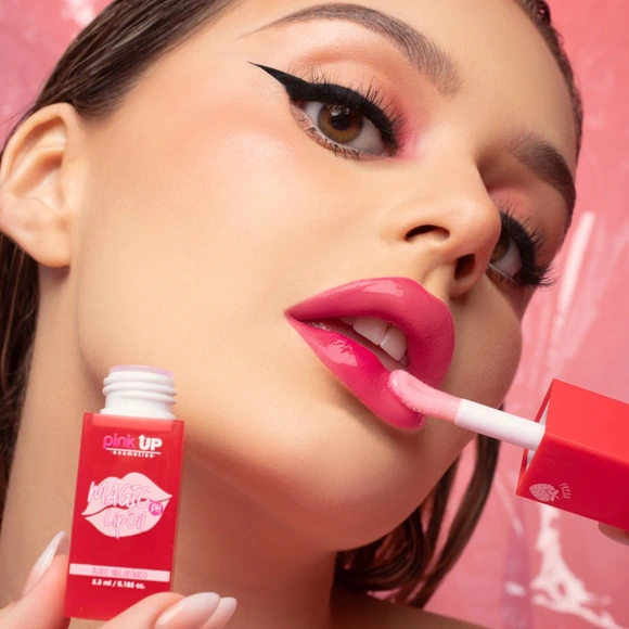 Pin Up - Strawberry 06 Magic Lip Oil Brillo Labial