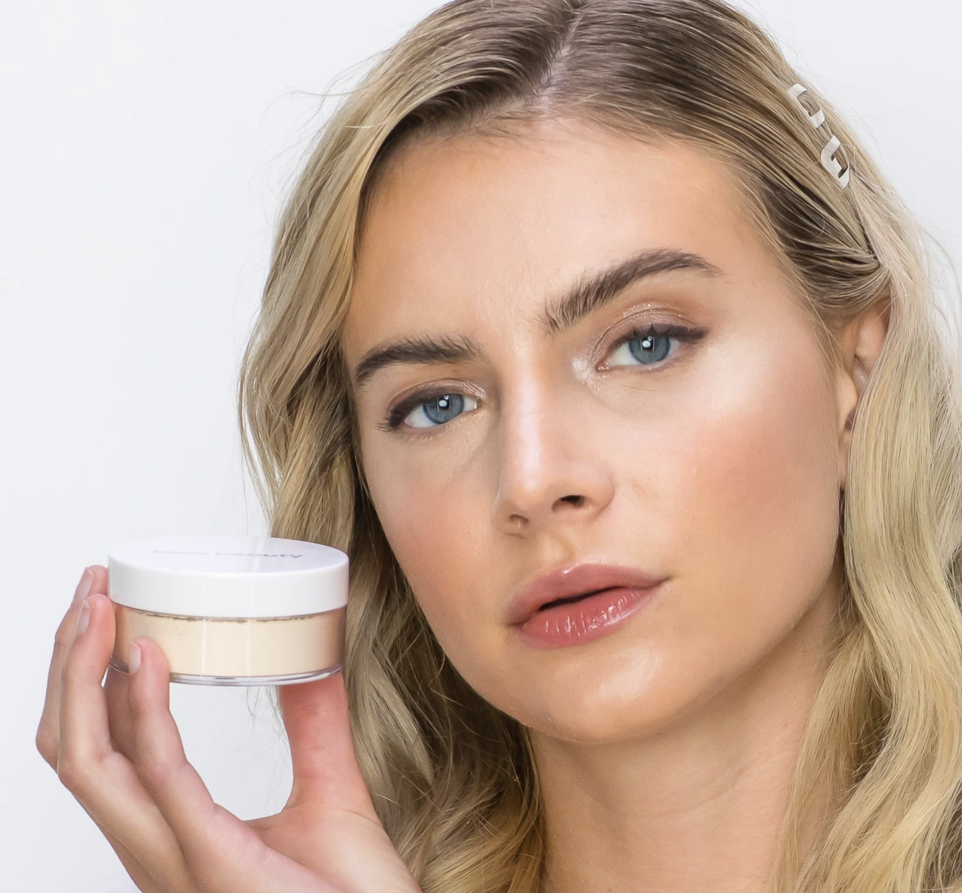 Kara Beauty - Essentials Loose Setting Powder Light
